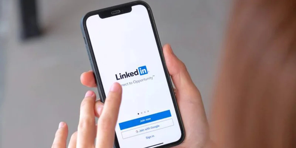 Utilizing LinkedIn's Messaging Features